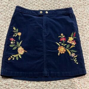 Mossimo skirt size 2 (could likely fit a 4 as well)